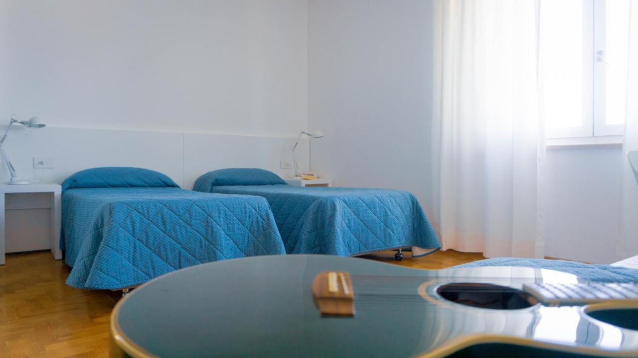 Hotel Mistral Ористано Экстерьер фото