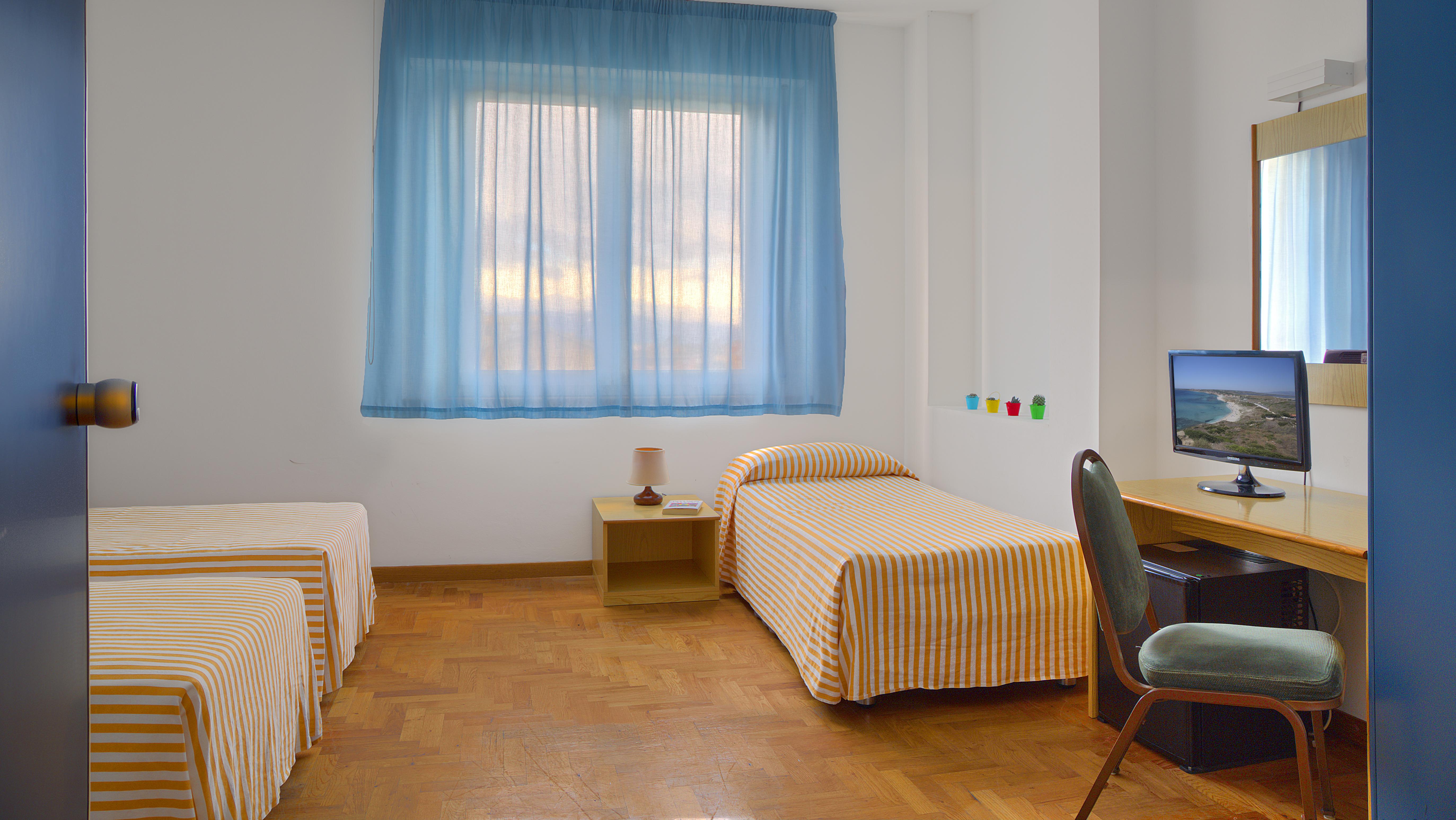 Hotel Mistral Ористано Экстерьер фото
