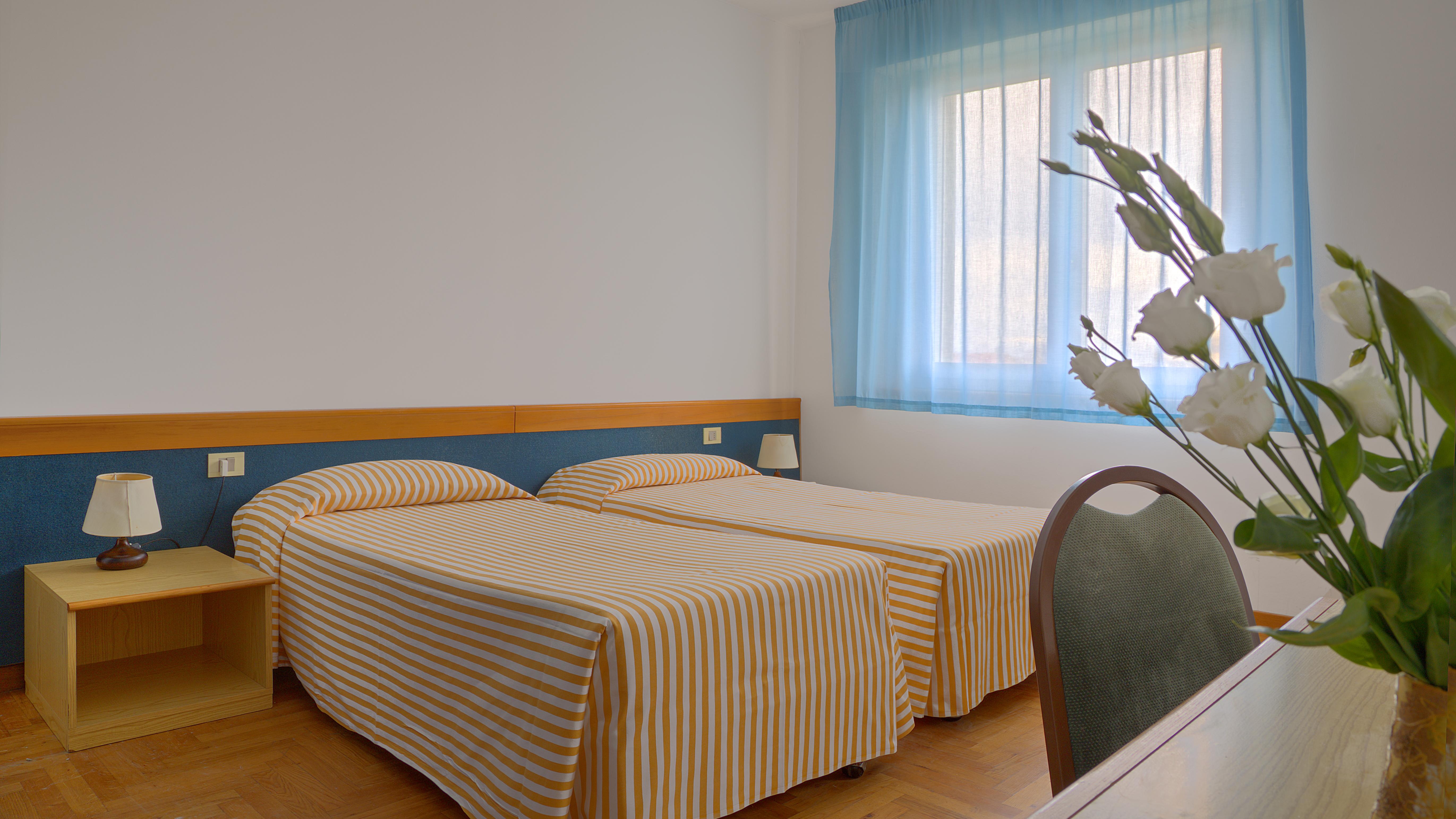 Hotel Mistral Ористано Экстерьер фото