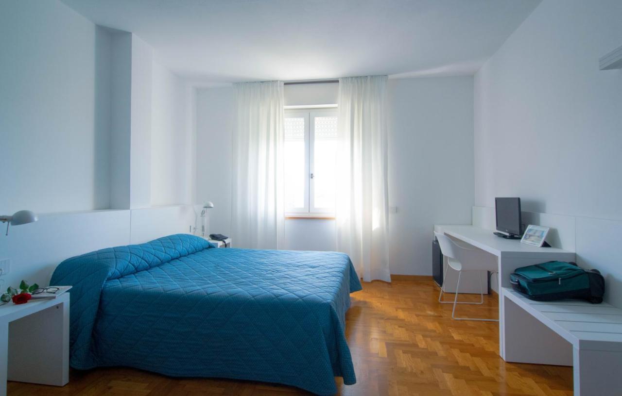 Hotel Mistral Ористано Экстерьер фото