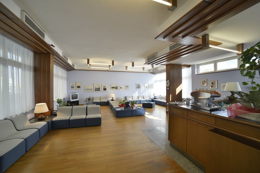 Hotel Mistral Ористано Экстерьер фото