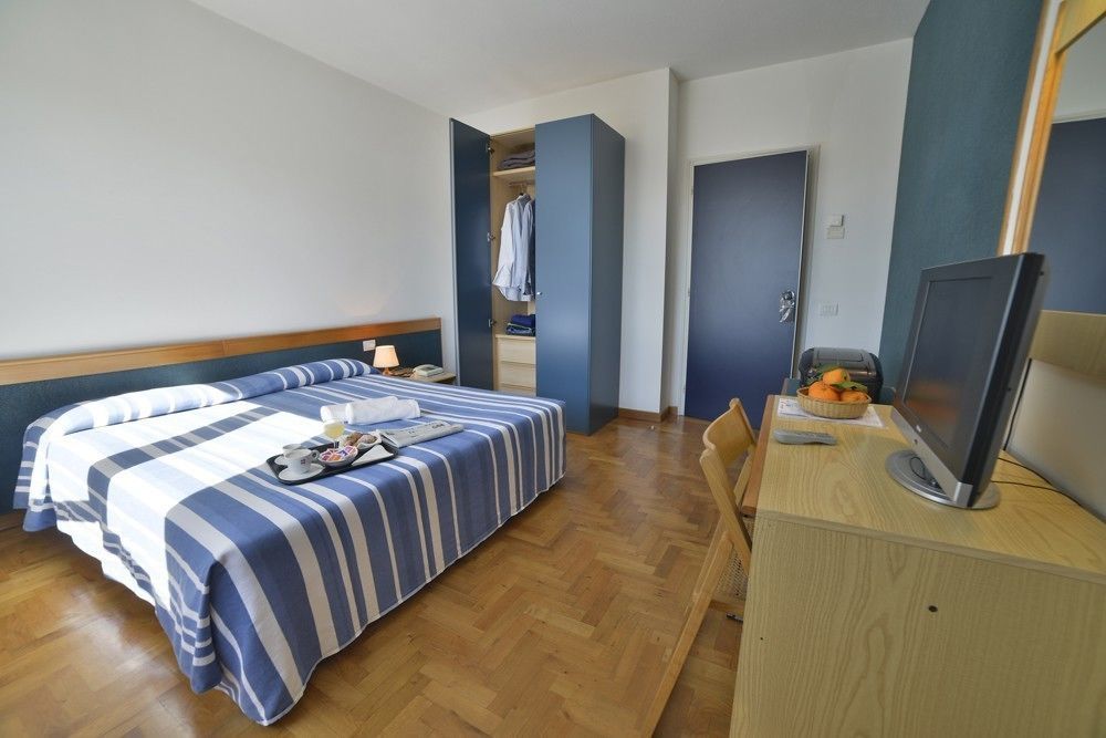Hotel Mistral Ористано Экстерьер фото