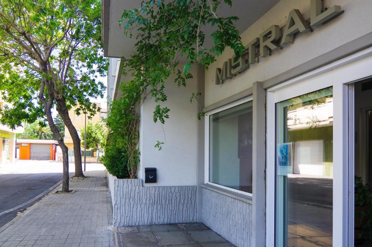 Hotel Mistral Ористано Экстерьер фото