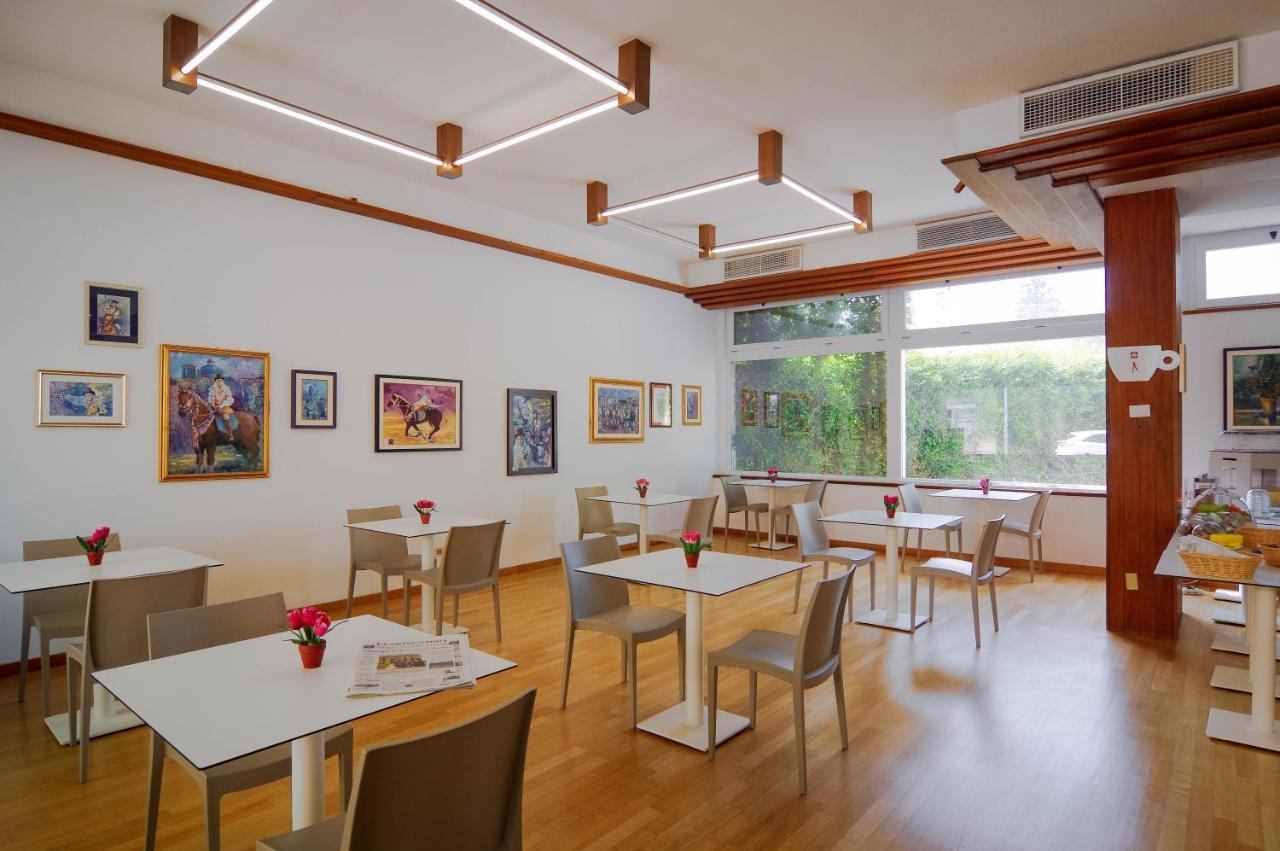 Hotel Mistral Ористано Экстерьер фото